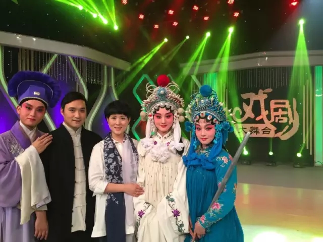 沪上传瓯韵，七彩描春华——小剧种的小演员走上大舞台1.jpg